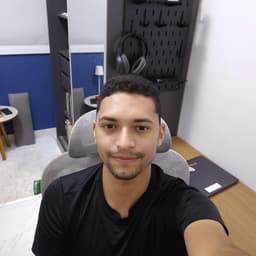 A profile image of Sam Tips