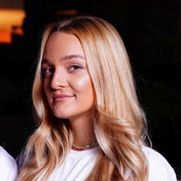 A profile image of Natália