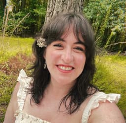 A profile image of Reb