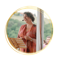 A profile image of Christina Jung - Digitale Hochzeitsrednerei