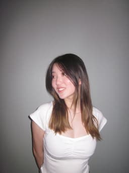 A profile image of hana sugi