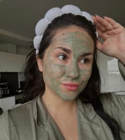 A profile image of lilikabloom