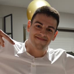 A profile image of Davide