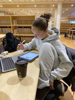 A profile image of ehumeau