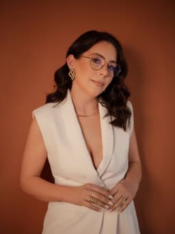 A profile image of Raquel Simplifica