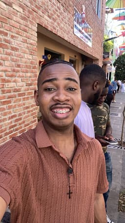 A profile image of Dave Jeluiz