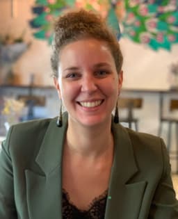 A profile image of Lara Ariño Asistente Virtual