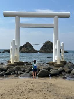 A profile image of DA