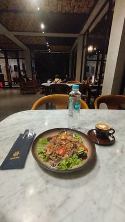 A profile image of Dyn