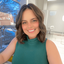 A profile image of Nathalia Maia