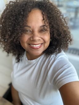 A profile image of Dayna