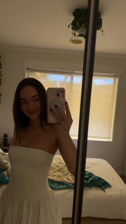 A profile image of Lucy's Designs