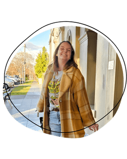 A profile image of Leenie