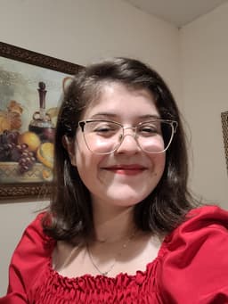 A profile image of Clara Moraes