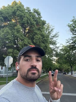 A profile image of Evan Zambrano