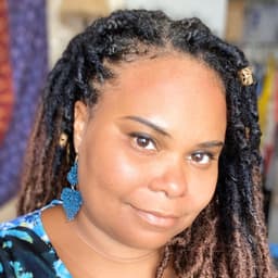 A profile image of Lena H. Creative