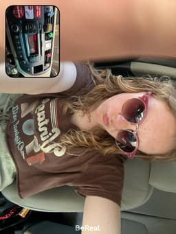 A profile image of meg :)