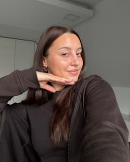 A profile image of victoria