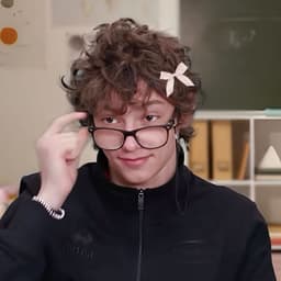 A profile image of clvrcello