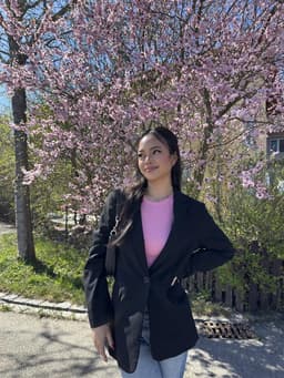 A profile image of Livvt