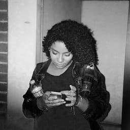 A profile image of Rosa