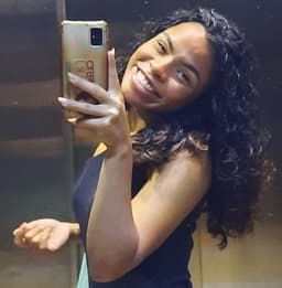 A profile image of annabeatriz