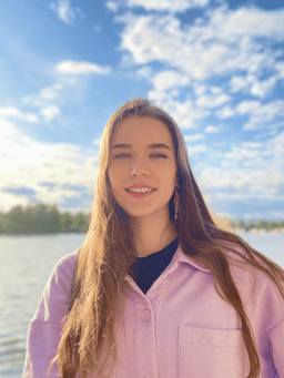 A profile image of Lucy