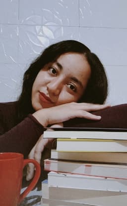 A profile image of Mabi Literária