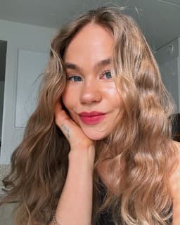 A profile image of Jasmin