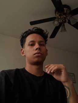 A profile image of Senderei