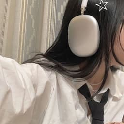 A profile image of Nini