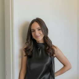 A profile image of Cris Oliveira