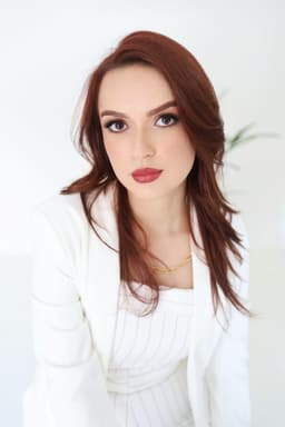 A profile image of Natália Marques