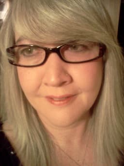 A profile image of April Hoy Atelier