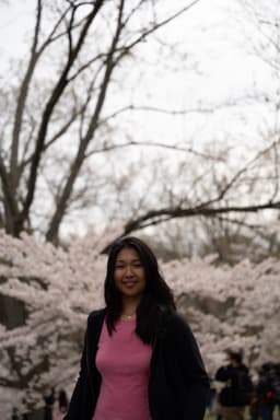 A profile image of Nina