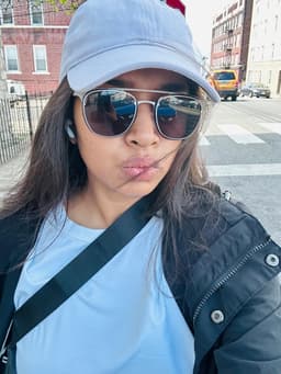 A profile image of curiouslyscribe