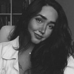 A profile image of Ariadne Pinheiro