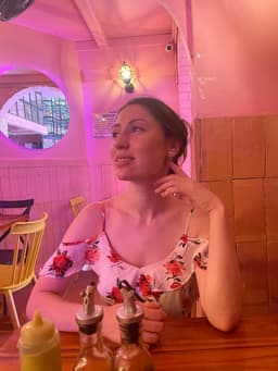 A profile image of Anika's Creative Corner