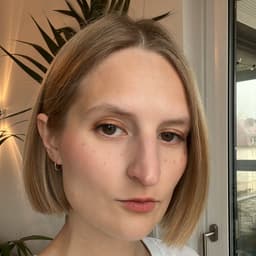 A profile image of Lera Kharatyan