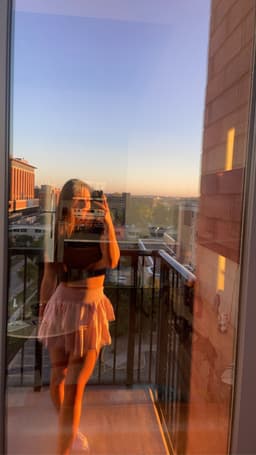 A profile image of Hanni