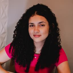 A profile image of Carol Aguiar | Cristã Descomplicada