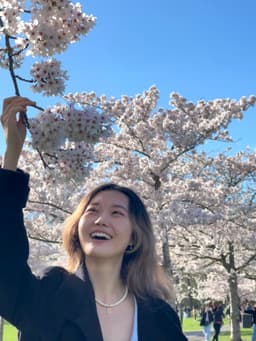 A profile image of Irene G