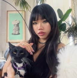 A profile image of mae alice suzuki