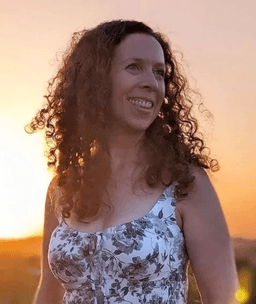 A profile image of Rachel Gray