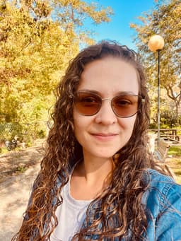 A profile image of Laura Uscategui