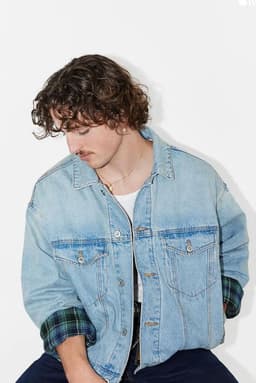 A profile image of benny boone