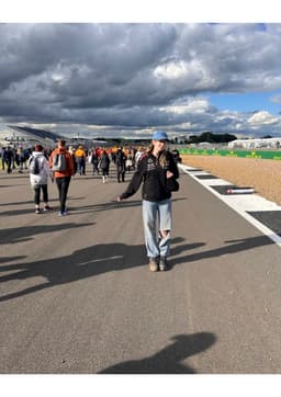 A profile image of Kelly!