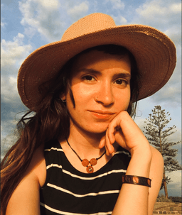 A profile image of Lucia Veron Coaching