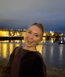 A profile image of Lucy Meryl