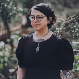 A profile image of Lola Phoenix